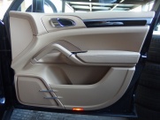 ポルシェ&nbsp;カイエン&nbsp;V6　EUR-GTフルエアロ　ディーラー車　右ハンドル&nbsp;中古車