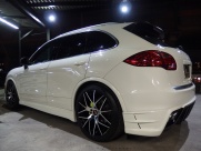 ポルシェ カイエン S ディーラー車　左ハンドル　 中古車