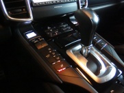 ポルシェ カイエン S ディーラー車　左ハンドル　 中古車