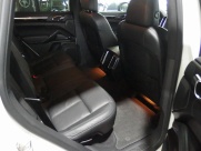 ポルシェ カイエン S ディーラー車　左ハンドル　 中古車