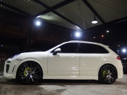 ポルシェ カイエン S ディーラー車　左ハンドル　 中古車