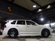 ポルシェ カイエン V6　左ハンドル　サンルーフ　シートヒーター 中古車