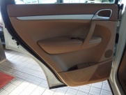 ポルシェ カイエン V6　左ハンドル　サンルーフ　シートヒーター 中古車