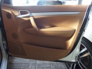 ポルシェ カイエン V6　左ハンドル　サンルーフ　シートヒーター 中古車