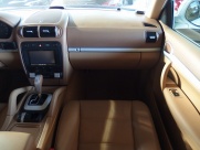 ポルシェ カイエン V6　左ハンドル　サンルーフ　シートヒーター 中古車