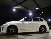 ポルシェ カイエン V6　左ハンドル　サンルーフ　シートヒーター 中古車