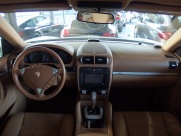 ポルシェ カイエン V6　左ハンドル　サンルーフ　シートヒーター 中古車