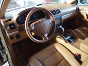 ポルシェ カイエン V6　左ハンドル　サンルーフ　シートヒーター 中古車