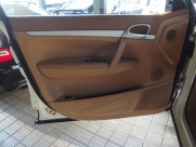 ポルシェ カイエン V6　左ハンドル　サンルーフ　シートヒーター 中古車