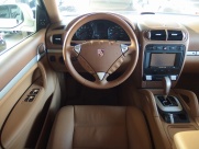 ポルシェ カイエン V6　左ハンドル　サンルーフ　シートヒーター 中古車