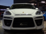ポルシェ&nbsp;カイエン&nbsp;V6　EUR-GTフルエアロ　ディーラー車　右ハンドル　&nbsp;中古車
