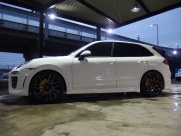 ポルシェ&nbsp;カイエン&nbsp;V6　EUR-GTフルエアロ　ディーラー車　右ハンドル　&nbsp;中古車