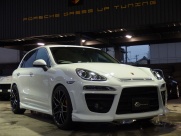 ポルシェ&nbsp;カイエン&nbsp;V6　EUR-GTフルエアロ　ディーラー車　右ハンドル　&nbsp;中古車