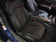 アウディ R8 4.2 FSI クアトロ　正規ディーラー車　左ハンドル 中古車