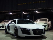 アウディ R8 4.2 FSI クアトロ　正規ディーラー車　左ハンドル 　社外可変バルブマフラー 中古車