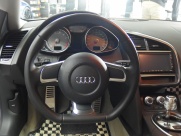 アウディ R8 4.2 FSI クアトロ　正規ディーラー車　左ハンドル 　社外可変バルブマフラー 中古車