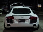 アウディ R8 4.2 FSI クアトロ　正規ディーラー車　左ハンドル 　社外可変バルブマフラー 中古車