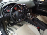 アウディ R8 4.2 FSI クアトロ　正規ディーラー車　左ハンドル 　社外可変バルブマフラー 中古車