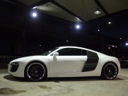 アウディ R8 4.2 FSI クアトロ　正規ディーラー車　左ハンドル 　社外可変バルブマフラー 中古車