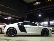 アウディ R8 4.2 FSI クアトロ　正規ディーラー車　左ハンドル 　社外可変バルブマフラー 中古車