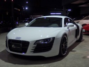 アウディ R8 4.2 FSI クアトロ　正規ディーラー車　左ハンドル 　社外可変バルブマフラー 中古車