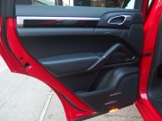 ポルシェ カイエン V6　正規ディーラー車　右ハンドル　サンルーフ　ローダウン 中古車