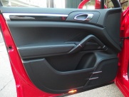 ポルシェ カイエン V6　正規ディーラー車　右ハンドル　サンルーフ　ローダウン 中古車