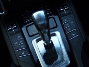 ポルシェ カイエン V6　正規ディーラー車　右ハンドル　サンルーフ　ローダウン 中古車