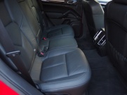 ポルシェ カイエン V6　正規ディーラー車　右ハンドル　サンルーフ　ローダウン 中古車