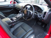 ポルシェ カイエン V6　正規ディーラー車　右ハンドル　サンルーフ　ローダウン 中古車