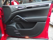 ポルシェ カイエン V6　正規ディーラー車　右ハンドル　サンルーフ　ローダウン 中古車