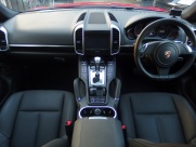 ポルシェ カイエン V6　正規ディーラー車　右ハンドル　サンルーフ　ローダウン 中古車