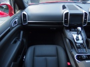 ポルシェ カイエン V6　正規ディーラー車　右ハンドル　サンルーフ　ローダウン 中古車