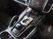 ポルシェ カイエン V6 正規ディーラー車 右ハンドル 中古車