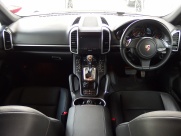 ポルシェ カイエン V6 正規ディーラー車 右ハンドル 中古車