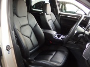 ポルシェ カイエン V6 正規ディーラー車 右ハンドル 中古車