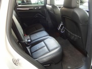 ポルシェ カイエン V6 正規ディーラー車 右ハンドル 中古車