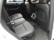 ポルシェ カイエン V6 右ハンドル ＥＵＲ-ＧＴ 正規ディーラー車 中古車