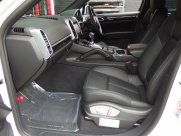 ポルシェ カイエン V6 右ハンドル ＥＵＲ-ＧＴ 正規ディーラー車 中古車