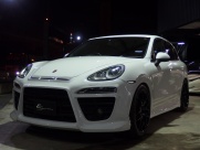 ポルシェ カイエン V6 右ハンドル ＥＵＲ-ＧＴ 正規ディーラー車 中古車