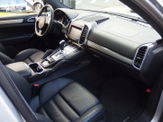 ポルシェ&nbsp;カイエン&nbsp;ターボ ＥＵＲ-ＧＴ 正規ディーラー車 左ハンドル&nbsp;中古車