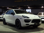 ポルシェ&nbsp;カイエン&nbsp;ターボ 左ハンドル パノラマサンルーフ&nbsp;中古車