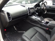 ポルシェ カイエン V6 右ハンドル EUR-GT 正規ディーラー車  中古車