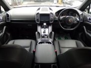 ポルシェ カイエン V6 右ハンドル EUR-GT 正規ディーラー車  中古車