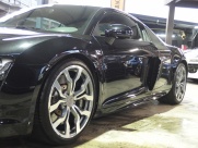 アウディ R8 V10 5.2L FSIクワトロ 正規ディーラー車 左ハンドル 中古車