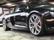 アウディ R8 V10 5.2L FSIクワトロ 正規ディーラー車 左ハンドル 中古車