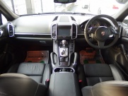 ポルシェ カイエン S V8 正規ディーラー車 EUR-GT 右ハンドル コンフォートシート シートクーラー シートヒーター 中古車