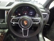 ポルシェ マカン PDK 右ハンドル 正規ディーラー車 パノラミックルーフ 中古車