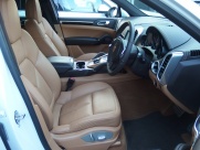 ポルシェ カイエン S V8 正規ディーラー車 右ハンドル 21インチ インテリアPKG 中古車