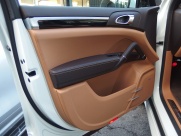 ポルシェ カイエン S V8 正規ディーラー車 右ハンドル 21インチ インテリアPKG 中古車